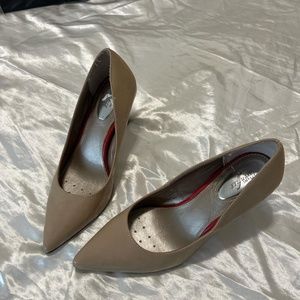 Glossy Beige Heels - Size 6